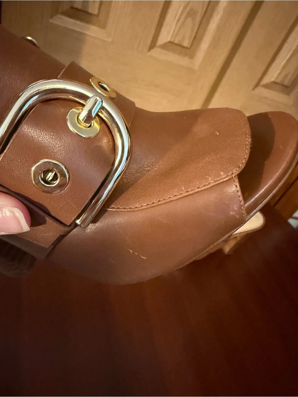 MICHAEL Michael Kors Tan Leather With Gold Buckle Block Heel Mules - Size US7